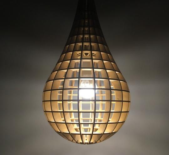 Креативный потолочный светильник из дерева