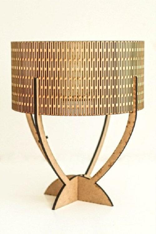 Настольная деревянная лампа