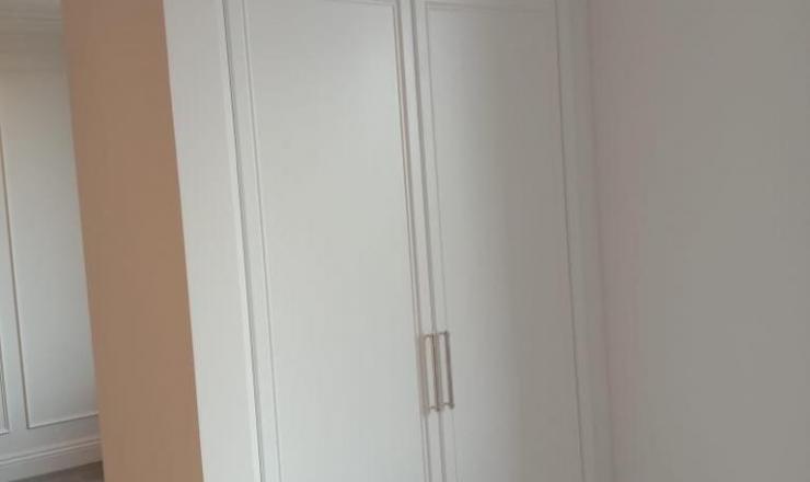 Корпусная мебель. Шкаф при входе