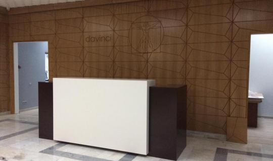 Декоративная стеновая панель с орнаментом и ресепшн из МДФ под эмалью
