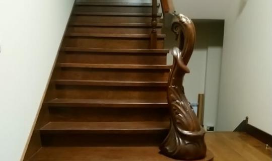 Декоративная лестница из дерева